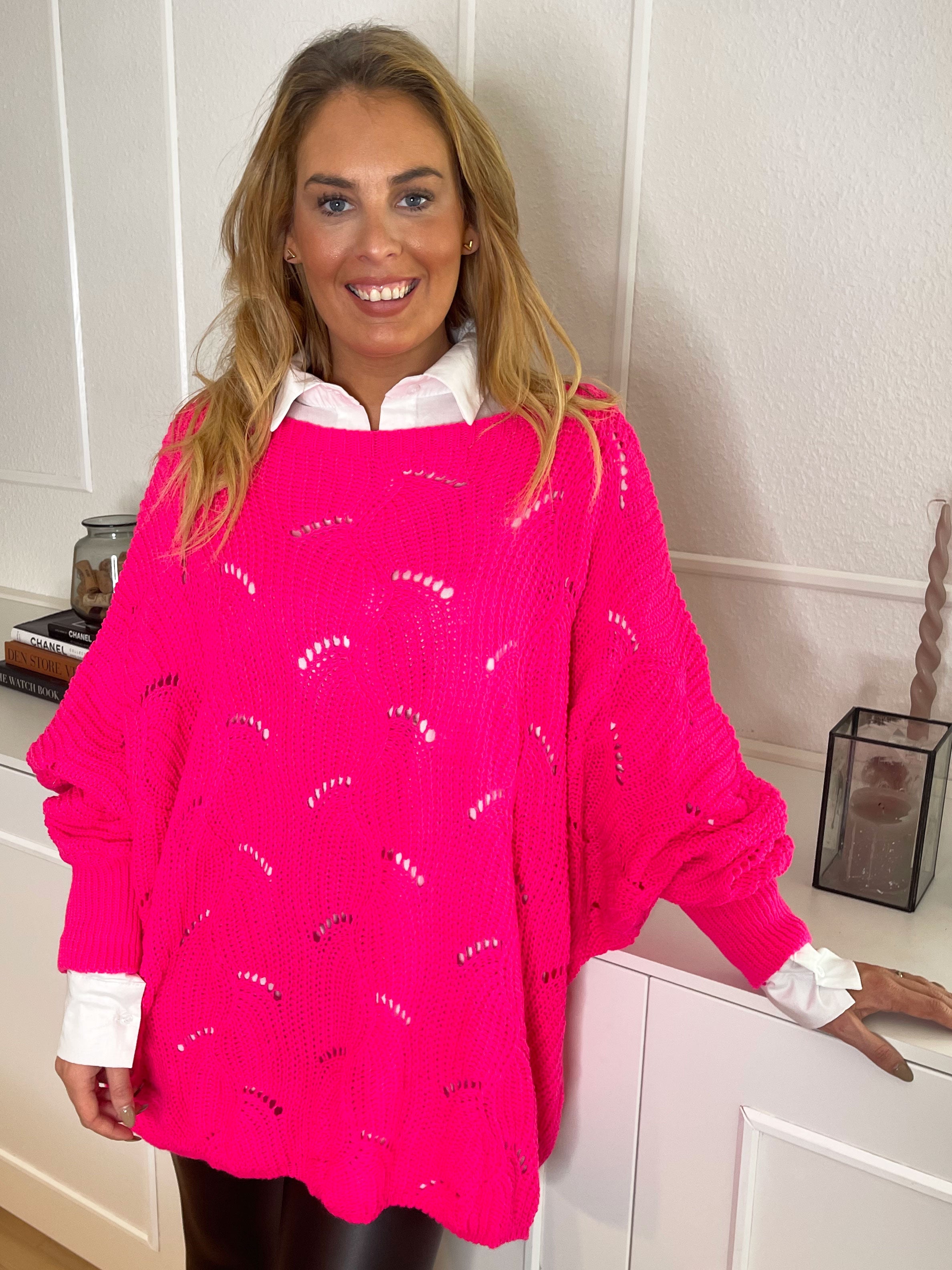 Manja - Stickad blus med hålmönster